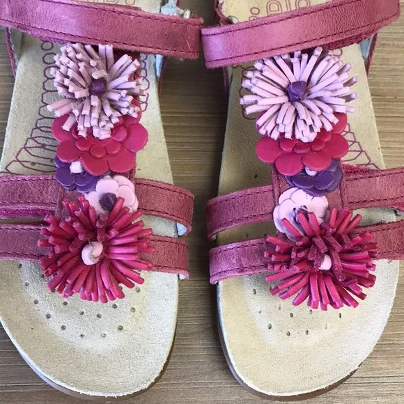 🎁 Clarks Girls Rio Flower Sandals