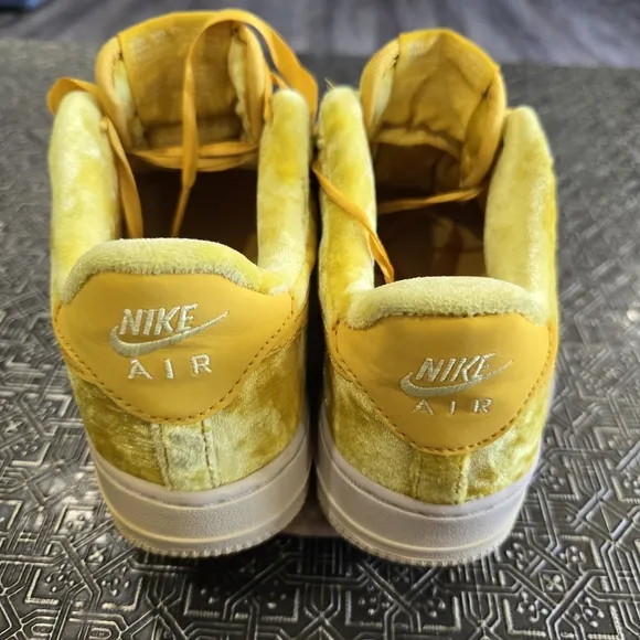 🐢 Nike Air Force 1 LV8 GS 'Mineral Gold' Size 4Y Great Shape!