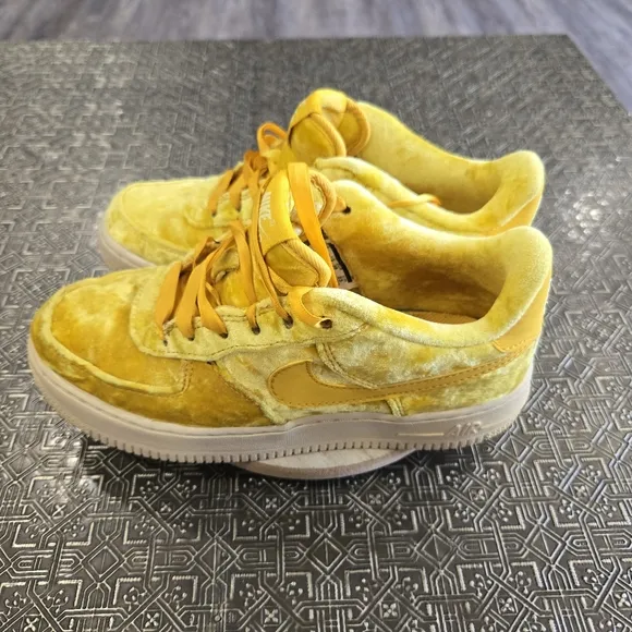 🐢 Nike Air Force 1 LV8 GS 'Mineral Gold' Size 4Y Great Shape!