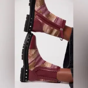 ✨ NWOT Free People Tate Chelsea Boots – Size 8.5