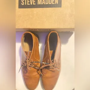 🛍️ Steve Madden P-Symin Dress &amp; Comfort Short Chukka Boot Cognac Brown NIB 11 💥
