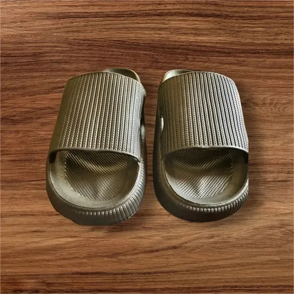 🆕 “The Cloudies&quot; sandals