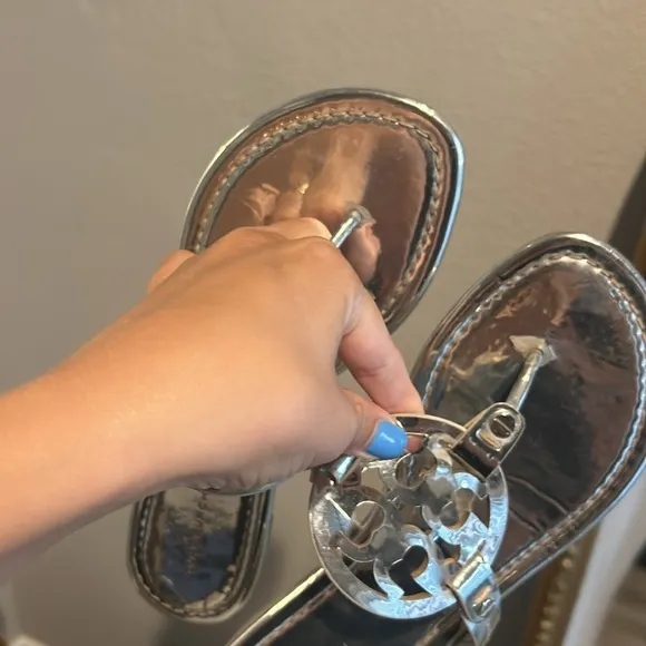 $120 v nmo Tory Burch Metallic silver Miller sandals