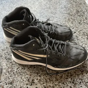 2013 Adidas Mad Basketball Shoes Sz 8.5 Mens Black, gray &amp; White. Worn on court