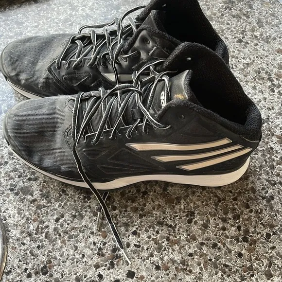 2013 Adidas Mad Basketball Shoes Sz 8.5 Mens Black, gray &amp; White. Worn on court