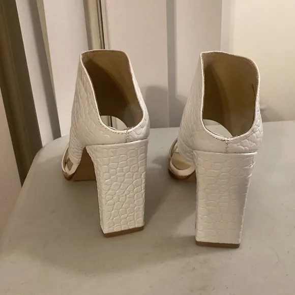 42 GOLD Linx Women's Slide Sandals White Patent Leather