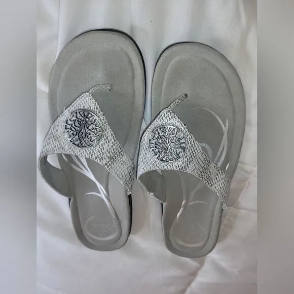 Abeo Beauty Sandals,  Women's sz 11, silver.