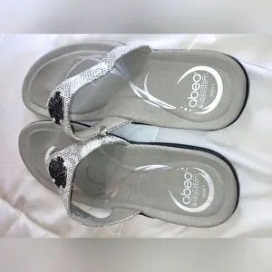 Abeo Beauty Sandals,  Women's sz 11, silver.