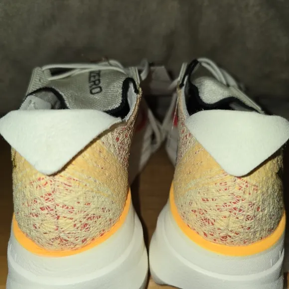 Addidas Adizero prime X 2 Woman Size 6 *** NEW**** NO BOX***