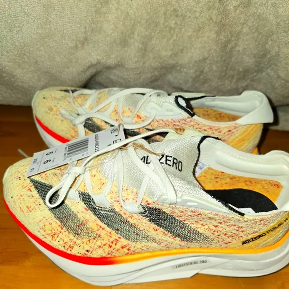 Addidas Adizero prime X 2 Woman Size 6 *** NEW**** NO BOX***