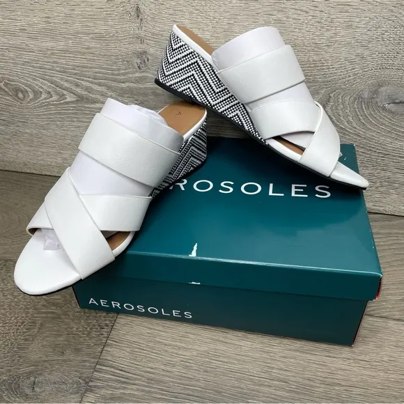 AEROSOLES women’s leather sandals, white wedge sandals NIB