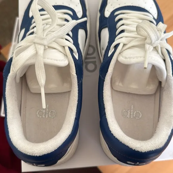 ALO Alo Recovery Mode Sneaker, Navy/White, size 6
