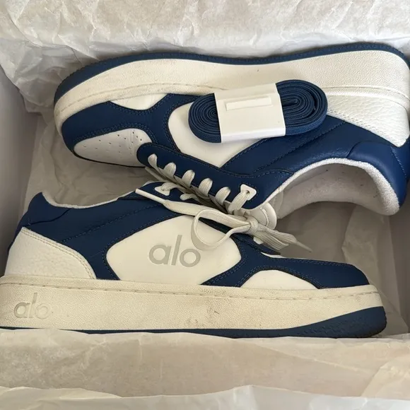 ALO Alo Recovery Mode Sneaker, Navy/White, size 6