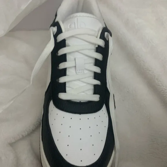 Alo Black and White Sneakers Recovery Unisex shoes. Womens 9 1/2 Men’s 8