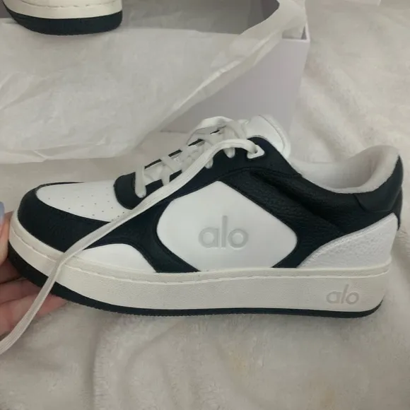 Alo Black and White Sneakers Recovery Unisex shoes. Womens 9 1/2 Men’s 8