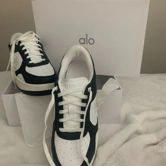 Alo Black and White Sneakers Recovery Unisex shoes. Womens 9 1/2 Men’s 8