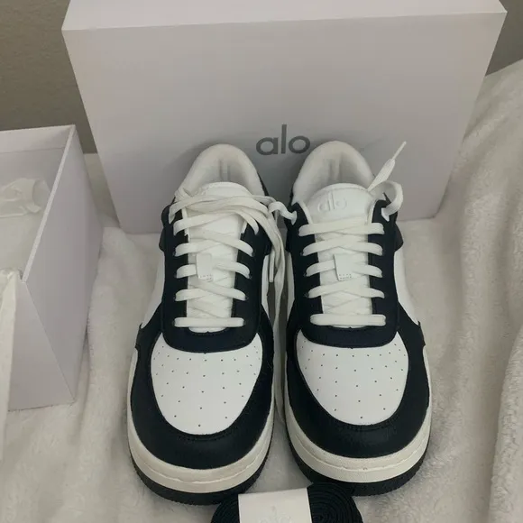 Alo Black and White Sneakers Recovery Unisex shoes. Womens 9 1/2 Men’s 8