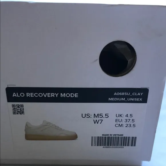Alo unisex Recovery Mode Sneaker size W7 M5.5