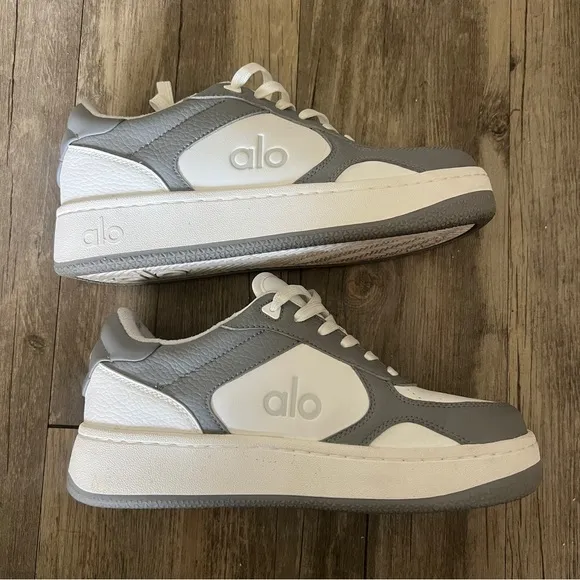 Alo Yoga Recovery Mode Sneaker in Grey