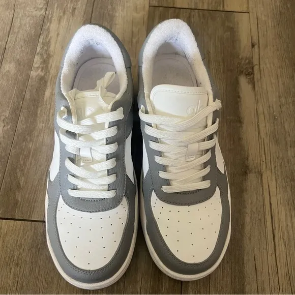 Alo Yoga Recovery Mode Sneaker in Grey