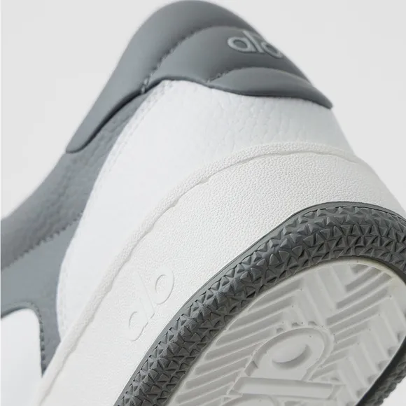 Alo Yoga Recovery Mode Sneaker in Grey