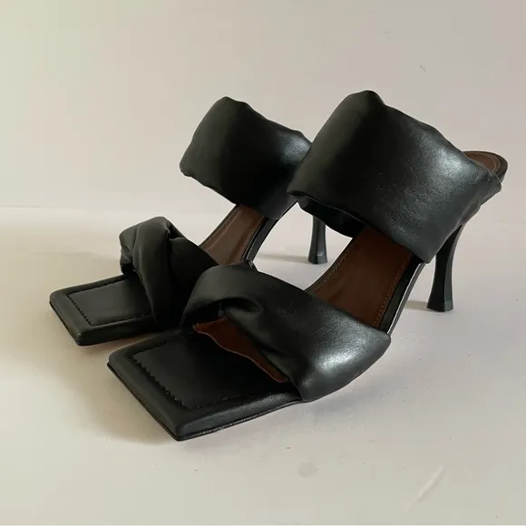 ALOHAS Black Twist Strap Mule Size 6.5