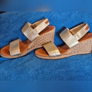 André Assous Women's Allison Espadrille Open Toe Wedge Sandals Sz7 (38)