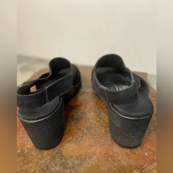 Andre’ Assous~Featherweights~Black Nubuck~Sling Back~Peep Toe Sandals~Size 8.5B