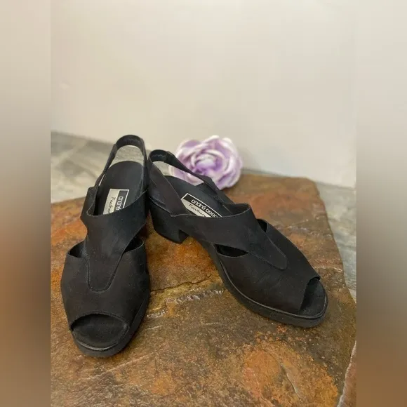 Andre’ Assous~Featherweights~Black Nubuck~Sling Back~Peep Toe Sandals~Size 8.5B