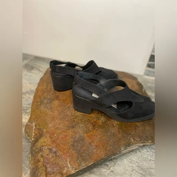 Andre’ Assous~Featherweights~Black Nubuck~Sling Back~Peep Toe Sandals~Size 8.5B