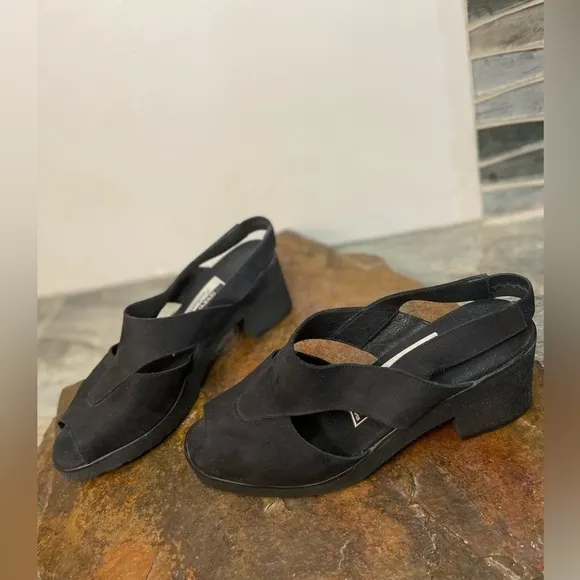 Andre’ Assous~Featherweights~Black Nubuck~Sling Back~Peep Toe Sandals~Size 8.5B