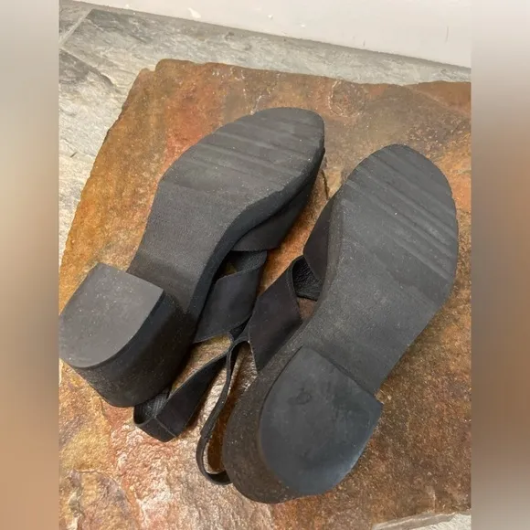 Andre’ Assous~Featherweights~Black Nubuck~Sling Back~Peep Toe Sandals~Size 8.5B