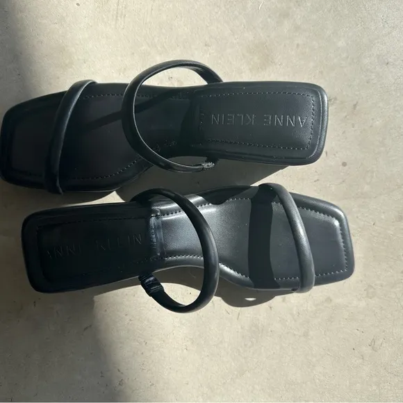 Anne Klein || Jennifer 2 band heeled sandals