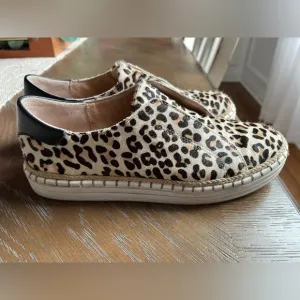 Anthropologie J Slides Leopard Print Leather Slip On Shoes Size 7.5