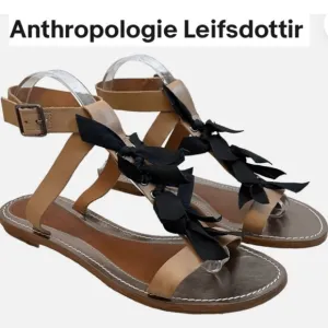 Anthropologie Leifsdottir Ulrika Tan, Black Bows Flat Sandals, 37.5, CB2359