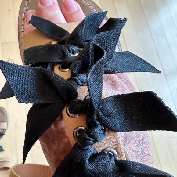 Anthropologie Leifsdottir Ulrika Tan, Black Bows Flat Sandals, 37.5, CB2359