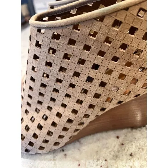 Aquatalia Nikita Tan Perforated Leather Open Toe Wedge Sandals sz 9 EUC