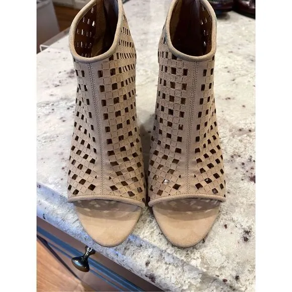 Aquatalia Nikita Tan Perforated Leather Open Toe Wedge Sandals sz 9 EUC