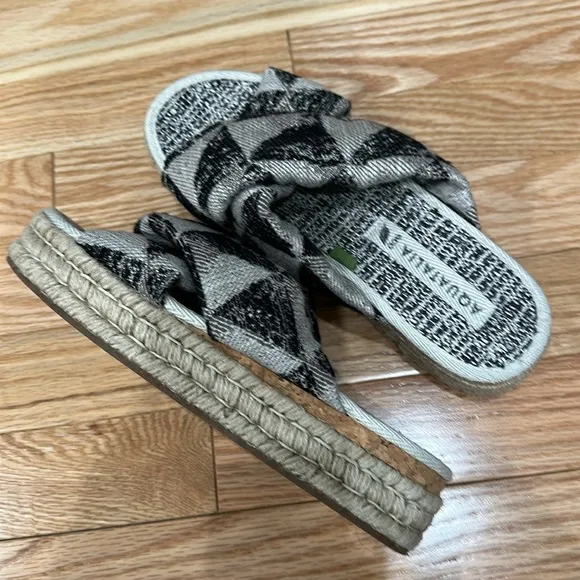 Aquatalia soft fabric open toe espadrille sandals size 7
