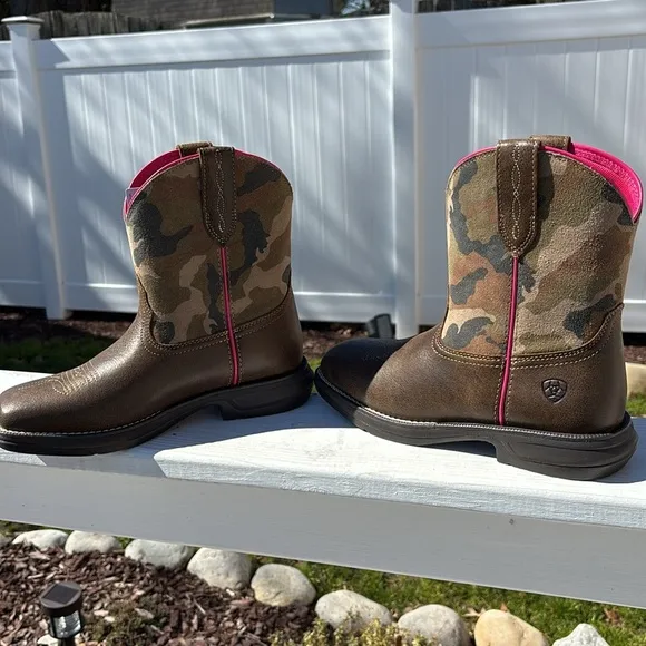 Ariat Anthem Shortie Myra Brown Bomber/Casually Camo Boots, stabilizing shank