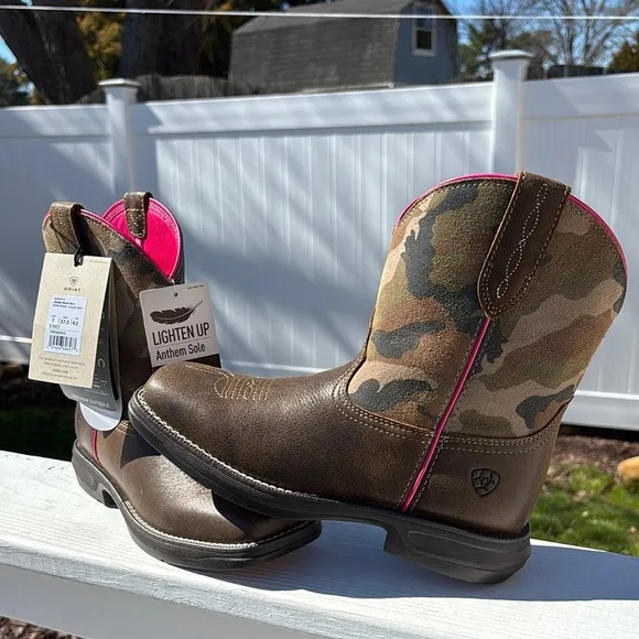Ariat Anthem Shortie Myra Brown Bomber/Casually Camo Boots, stabilizing shank