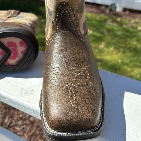 Ariat Anthem Shortie Myra Brown Bomber/Casually Camo Boots, stabilizing shank