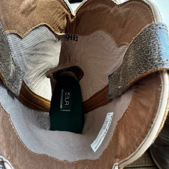Ariat Round Up Outfitter Western Boot Women’s Size 9.5B NWOT