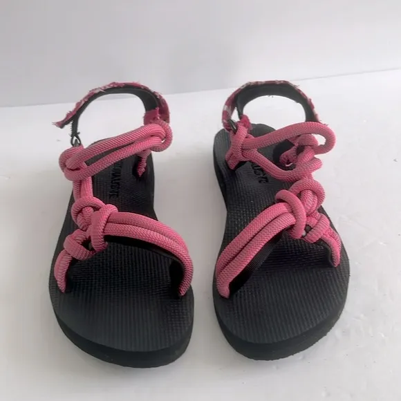ARIZONA LOVE $213 Women’s Trekky Rope Pink Sandals Size 41 fits Size 11 NWT