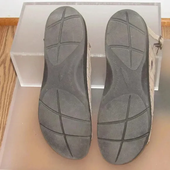 BAREFOOT FREEDOM Sandy Tan Sandals Size 12M