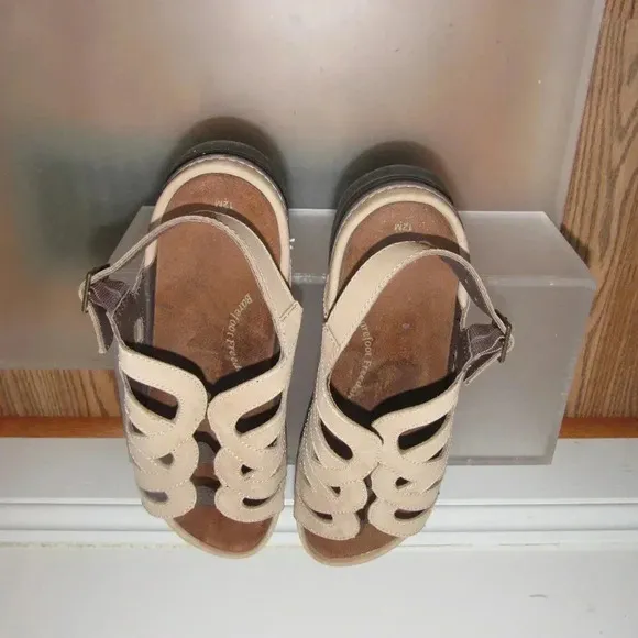 BAREFOOT FREEDOM Sandy Tan Sandals Size 12M