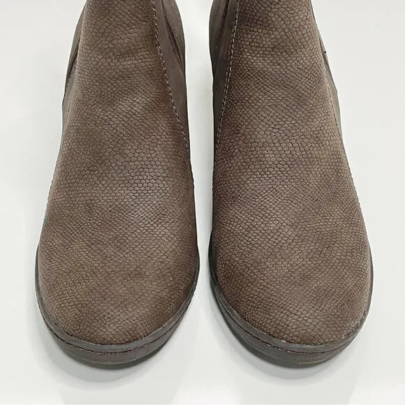 Baretraps Dasha Block Heel Ankle Booties Boots Oak Brown 9