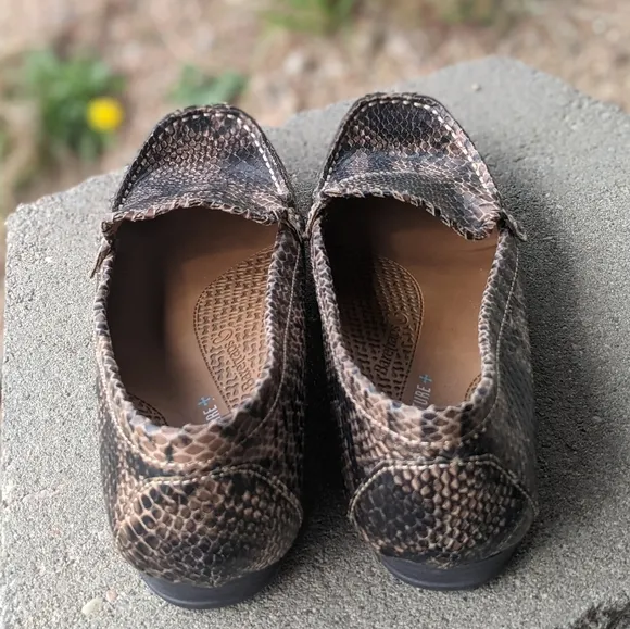 Baretraps Posture Plus  &quot;Ownah&quot; brown/black leather snakeskin flats/loafers sz 7