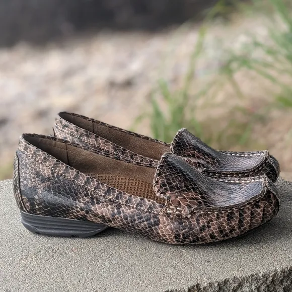 Baretraps Posture Plus  &quot;Ownah&quot; brown/black leather snakeskin flats/loafers sz 7