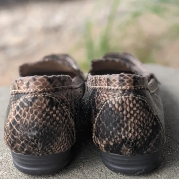 Baretraps Posture Plus  &quot;Ownah&quot; brown/black leather snakeskin flats/loafers sz 7